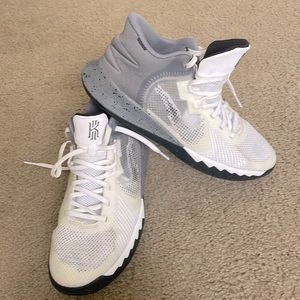 Kyrie flytrap sneakers